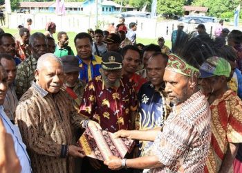 Bupati Mathius : “Kita Perlu Pendamping Kampung Adat”