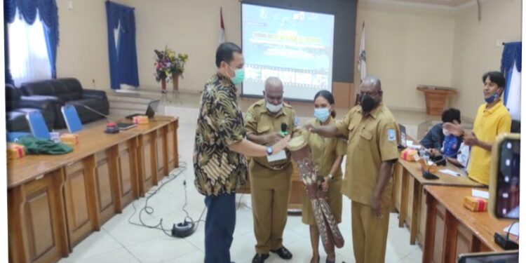 Kerja Nyata Untuk Pemberdayaan Kampung Teknologi,      Dinas Kominfo Kab. Jayapura Gelar Pelatihan Instalasi Jaringan VSAT dan Maintenance