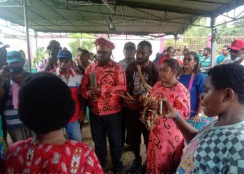 Sentani Bayar Mas Kawin ke Biak