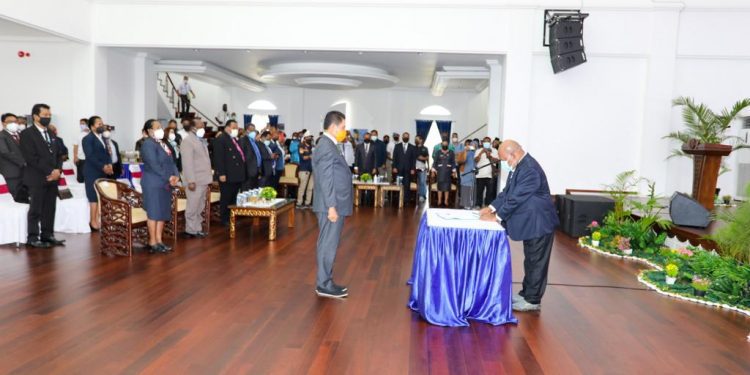 Pelantikan Plt Sekda Papua Berpolemik,  Dance Yulian Flassy Dinilai Tetap Jabat Sekda Definitif