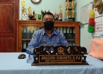 Kepala  SMP Negeri 9 Jayapura,  Anggoro Subiakto,  S. Pd :       “Ikuti Instruksi Wali Kota, Belajar Tatap Muka Ditunda”