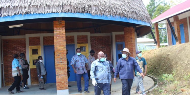 Presiden Gereja GIDI Pendeta Dorman Apresiasi Bupati Usman saat kunjungi Sekolah Equal Brigth Effata Kutime Tolikara