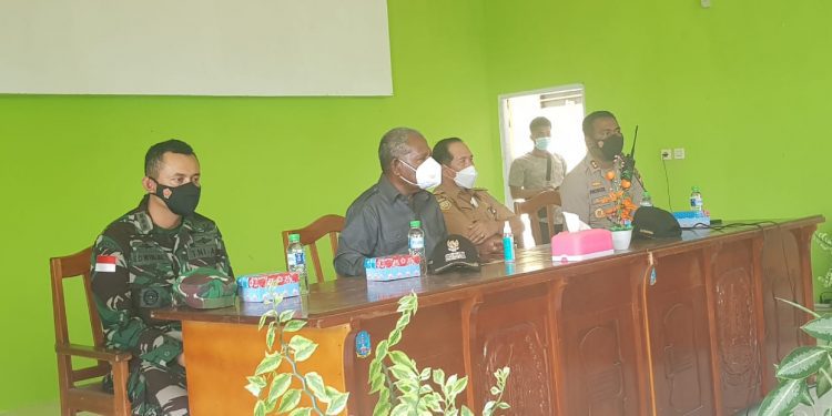 Bupati Jayapura Tinjau Lokasi Polsek Nimboran Pasca Dibakar Massa