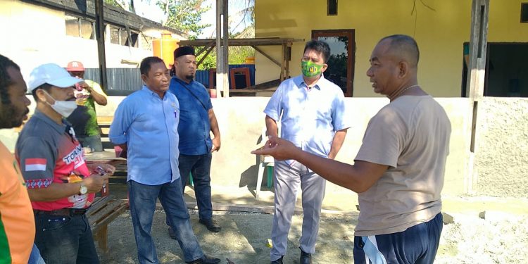 Dua Anggota Komisi A DPRD Kabupaten Jayapura, Wagus Hidayat dan Martheis Lewerissa Tinjau Polsek Nimboran