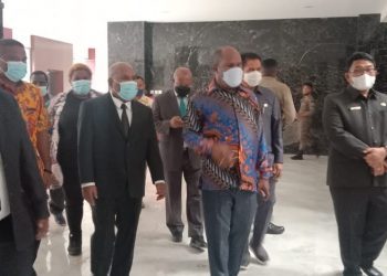 Gubernur  Resmikan Gedung  Sasana Krida Lukas  Enembe I