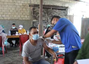 Polres Jayapura Kerjasama HKJM  Lakukan Vaksinasi Massal bagi Warga BTN Matoa Sentani