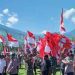 Jajaran Pemkab Bersama  Polres dan Bhayangkari Tolikara Pasang Bendera Merah Putih di Kota Karubaga