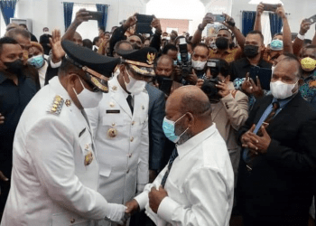 Gubernur Papua Lukas Enembe Resmi Lantik Bupati dan Wakil Bupati Mamberamo Raya