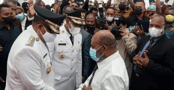 Gubernur Papua Lukas Enembe Resmi Lantik Bupati dan Wakil Bupati Mamberamo Raya