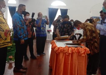 Pemprov Papua Berikan 1436 Beasiswa Bagi Mahasiswa OAP