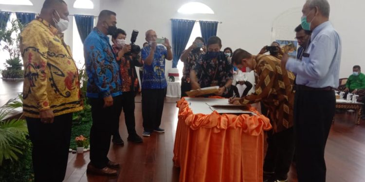 Pemprov Papua Berikan 1436 Beasiswa Bagi Mahasiswa OAP