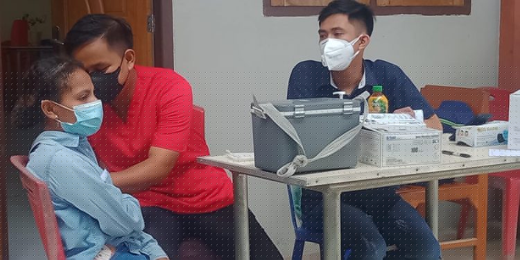 Polres Jayapura Bekerjasama Dengan Pawarto Papua dan STIKES Jayapura Gelar Vaksin Masal