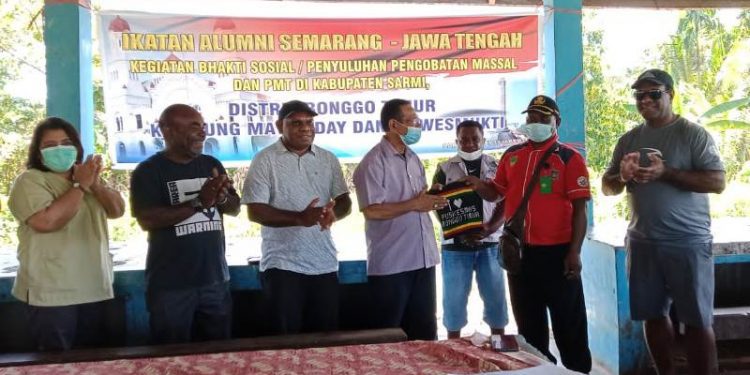 Tingkatkan Kualitas Kesmas,Ikatan  Alumni Semarang Provinsi Papua Gelar Baksos dan Pengobatan Massal di Kabupaten Sarmi