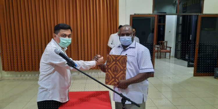Gustaf Griapon Resmi Dilantik Sebagai Ketua PB ESI Kabupaten Jayapura