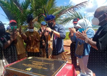 Sandiaga Uno Tiba di Kampung Yoboi Danau Sentani