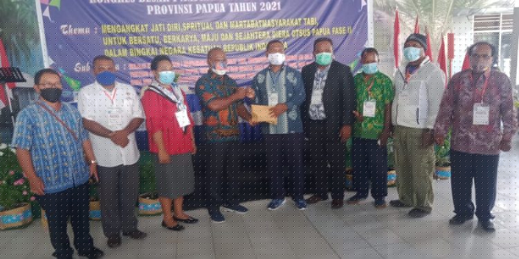 Ketua DPRD Kabupaten Jayapura Jadi Pembicara dalam Kongres Besar I Masyarakat Adat Tabi
