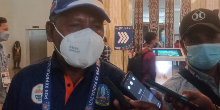 Kirab Api PON XX Diarak Keliling Danau Sentani, Mathius Minta Dukungan Masyarakat Adat