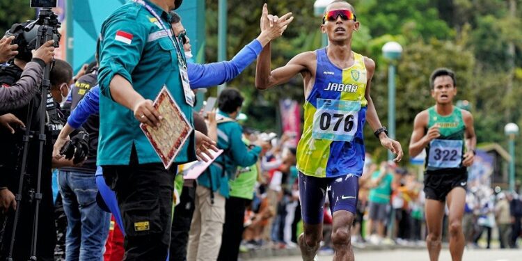 Agus Prayogo Sumbang lagi Emas dari Lari Maraton