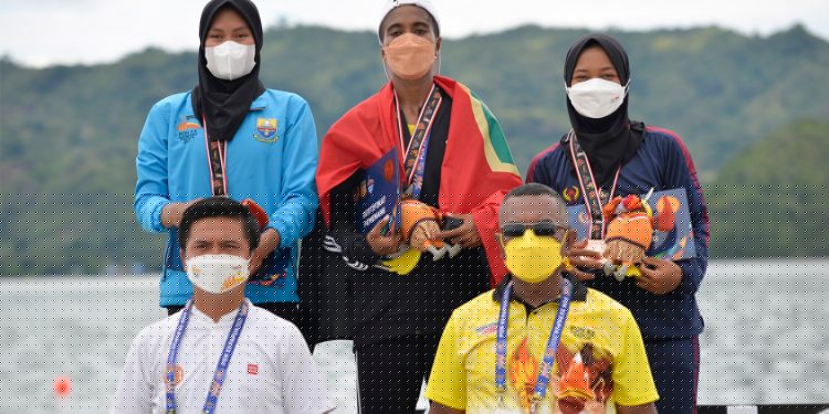 Chelsea Corputty Raih Emas Rowing LW1X