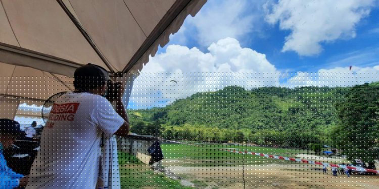 Cuaca Bagus, Pertandingan Paralayang Berjalan Mulus
