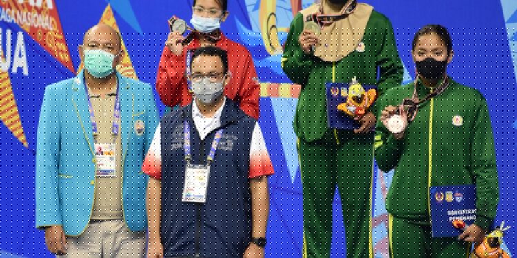 Perenang Adinda Larasati Dewi Sumbangkan Lima Medali Emas untuk Jatim