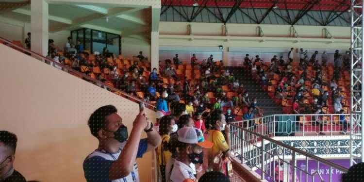 Kemeriahan Suporter Menyaksikan Partai Semifinal Bulu Tangkis