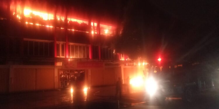 Enam Unit Ruko Tiga Lantai Hangus Terbakar, Tiga Orang Tewas
