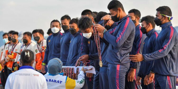Atlet Dayung  Mengaku Terkendala Panas dan Angin di Teluk Youtefa