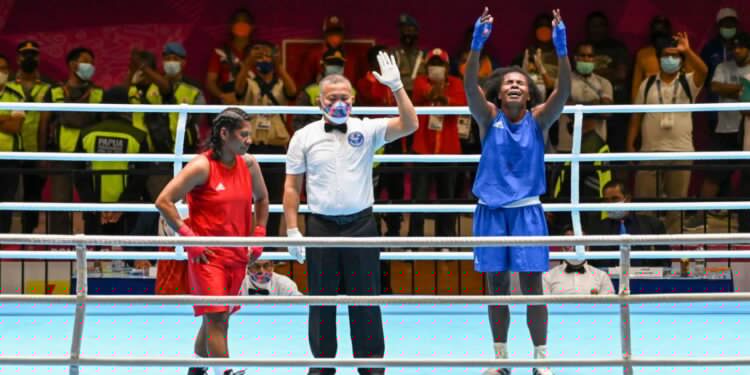 Emas Kedua Tinju Papua dari Kepalan Salomina Yerisetouw