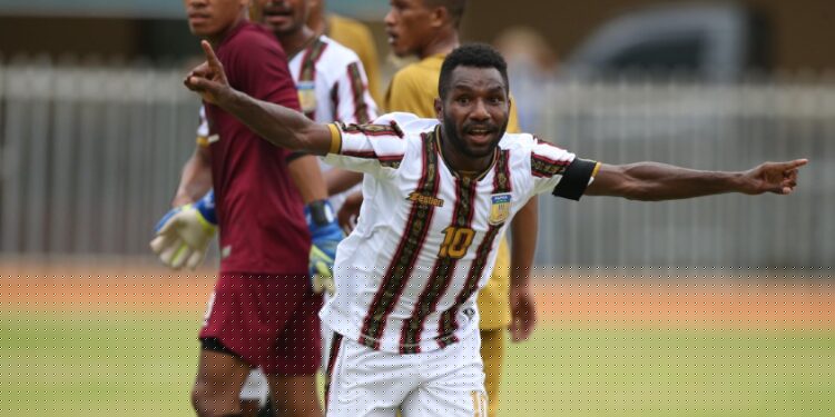 Butuh 1 Gol Lagi, Ricky Sejajar dengan Boaz Solossa