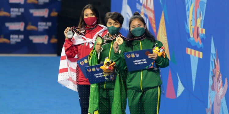 Siswi SMP Ini Boyong Tiga Medali Emas Untuk Jatim