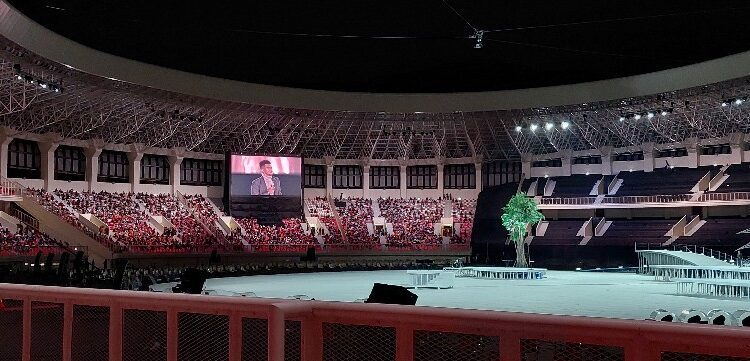 Jelang Penutupan PON XX, Yewen Memecah Tawa Publik di Stadion Lukas Enembe