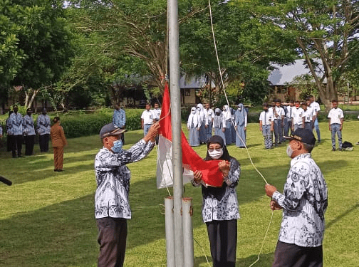 SMK Negeri 7 Kota Jayapura Peringati HUT PGRI, Dengan Upacara Bendera, Kali ini Petugasnya Bapak/Ibu Guru