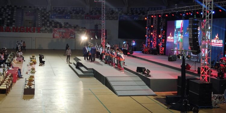 Gubernur Papua Wujudkan Janjinya Beri Bonus 1 Miliar pada Atlit PON Peraih Medali Emas