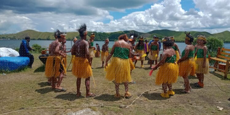 Asisten II Buka Festival Waibhu I di Tanjung Cinta Doyo Lama