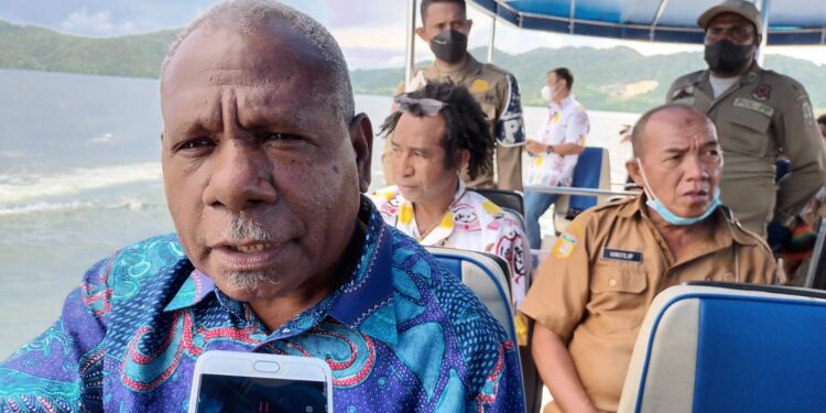 Bupati Mathius : ” Festival Waibhu Bukti Bahwa Masyarakat Adat Mencintai Daerahnya”