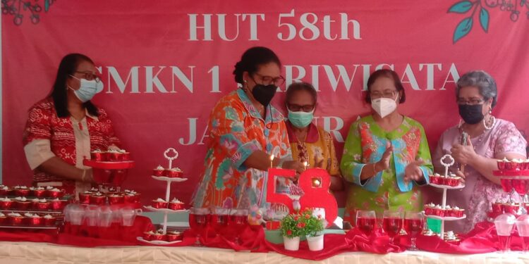 Rayakan HUT ke 58 Dengan Prokes Ketat, SMKN 1 Jayapura Semangat Hadapi Belajar Tatap Muka Terbatas