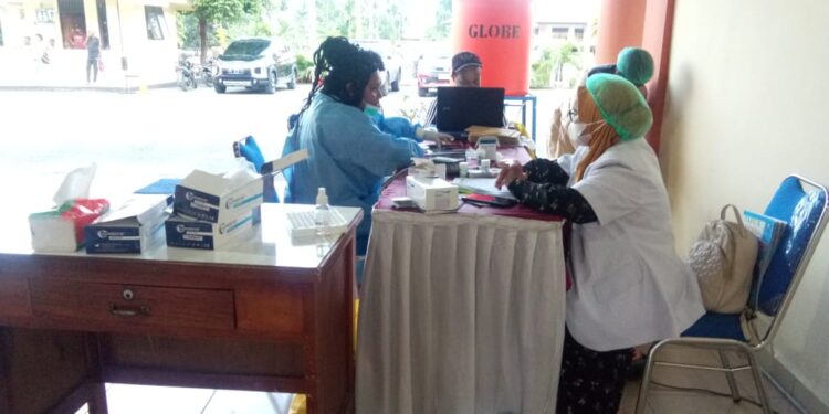 Paulina Kadam Putri Asli Papua Pemilik Laboratorium Microlab Farkinya Berlisensi ISO 15189/MK/2021