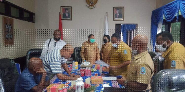 Sekda Hanna Pimpin Pertemuan Penyelesaian Tuntutan Masyarakat Adat Ifar Besar