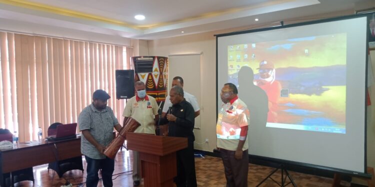 Persiapkan Porkab, Mathius Awoitauw Buka Bimtek Pembekalan Bagi Pengurus KONI Kabupaten Jayapura