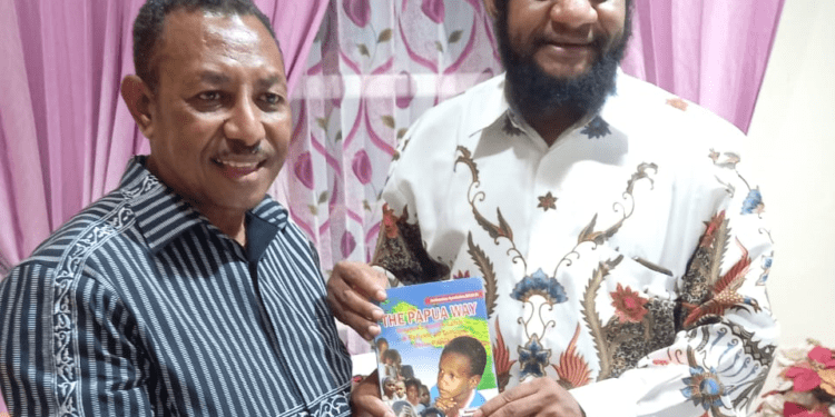 Ketum Gercin Indonesia  HYU Apresiasi Buku The Papua Way Yang Di Tulis Oleh Tokoh Papua Anthonius Ayorbaba SH.M.Si