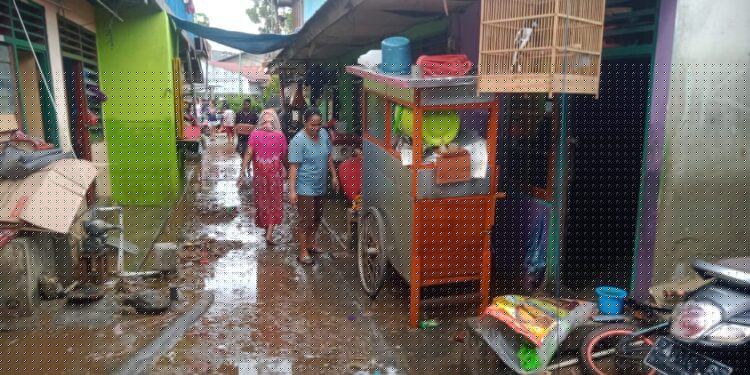 Warga Korban Banjir Keluhkan Bantuan Logistik dari Pemkot Jayapura, Ini Kata Rustan Saru