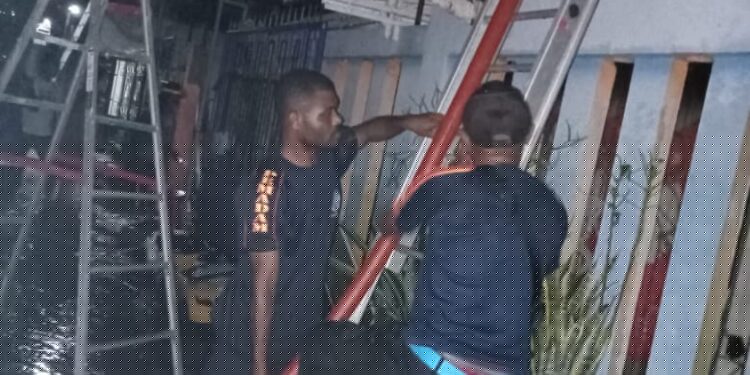 Diduga Akibat Korsleting Listrik, 2 Unit Rumah di Kompleks Permata Indah Hangus Terbakar