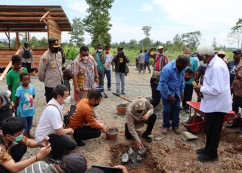 Kunker, Mensos Letakkan Batu Pertama Pembangunan Rumah Sehat