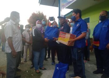 NasDem Papua Salurkan Bantuan Korban Banjir di Nimbokrang