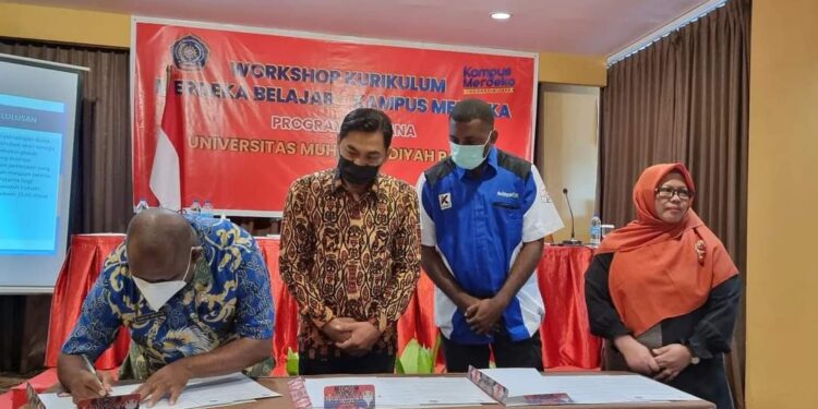 Kadis Kominfo Kabupaten Jayapura Tanda Tangan Kerjasama dengan UMP