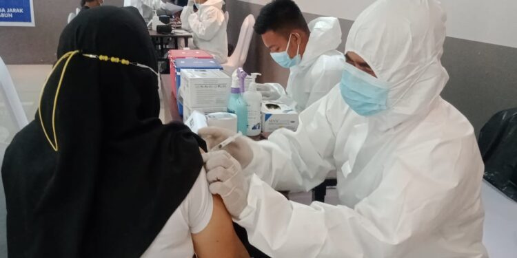 Melindungi Karyawan dan Keluarga, Hotel Suni Garden Lake and Resort  Vaksinasi Karyawannya  