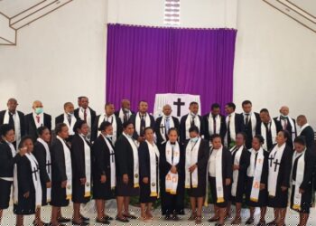 Ketua Klasis Sentani, Pdt. Nelince Wanma, S.Si  Melantik 42 Majelis Baru Jemaat GKI Ebenhaezer Yoka