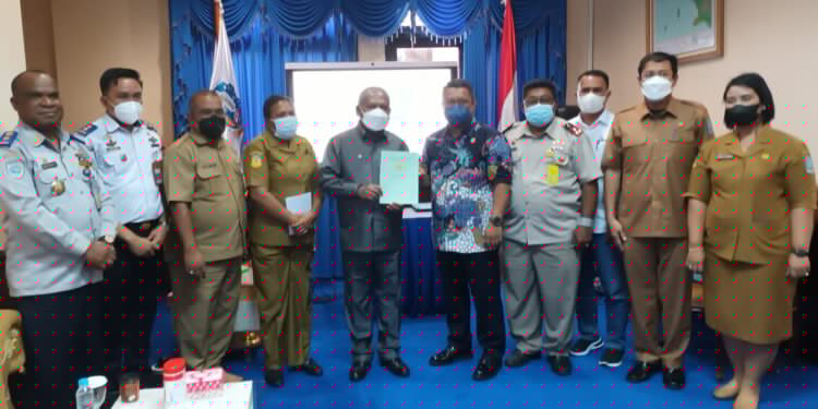 BPN  Akhirnya Serahkan Sertifikat Tanah Pelabuhan Peti Kemas Depapre Kepada Pemeritah Kabupaten Jayapura