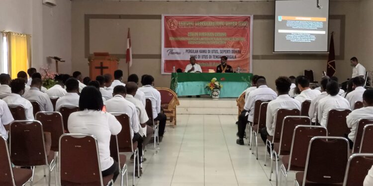 Bupati Jayapura Mathius Awoitauw, Membuka Latihan Kepemimpinan Kader PMKRI